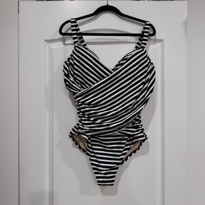 Black and White Stripe Plus Size Underwire Bathing Suit Size 1X Never Worn